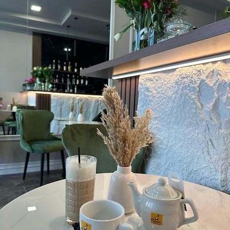 Coliseum Hotel Calafat Eksteriør billede