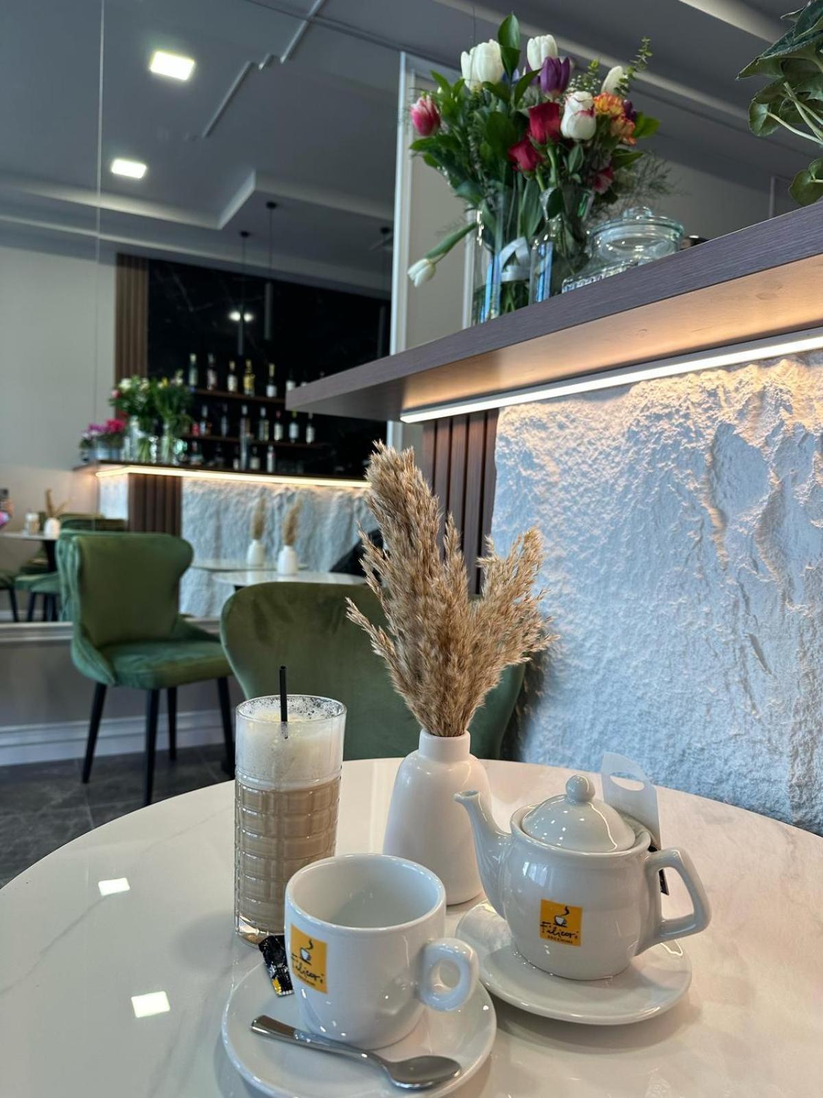 Coliseum Hotel Calafat Eksteriør billede